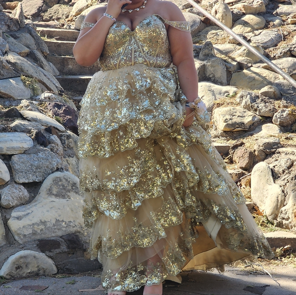Sherri Hill Gold Sequin Tiered Off-Shoulder Prom Gown - Picture 6 of 6